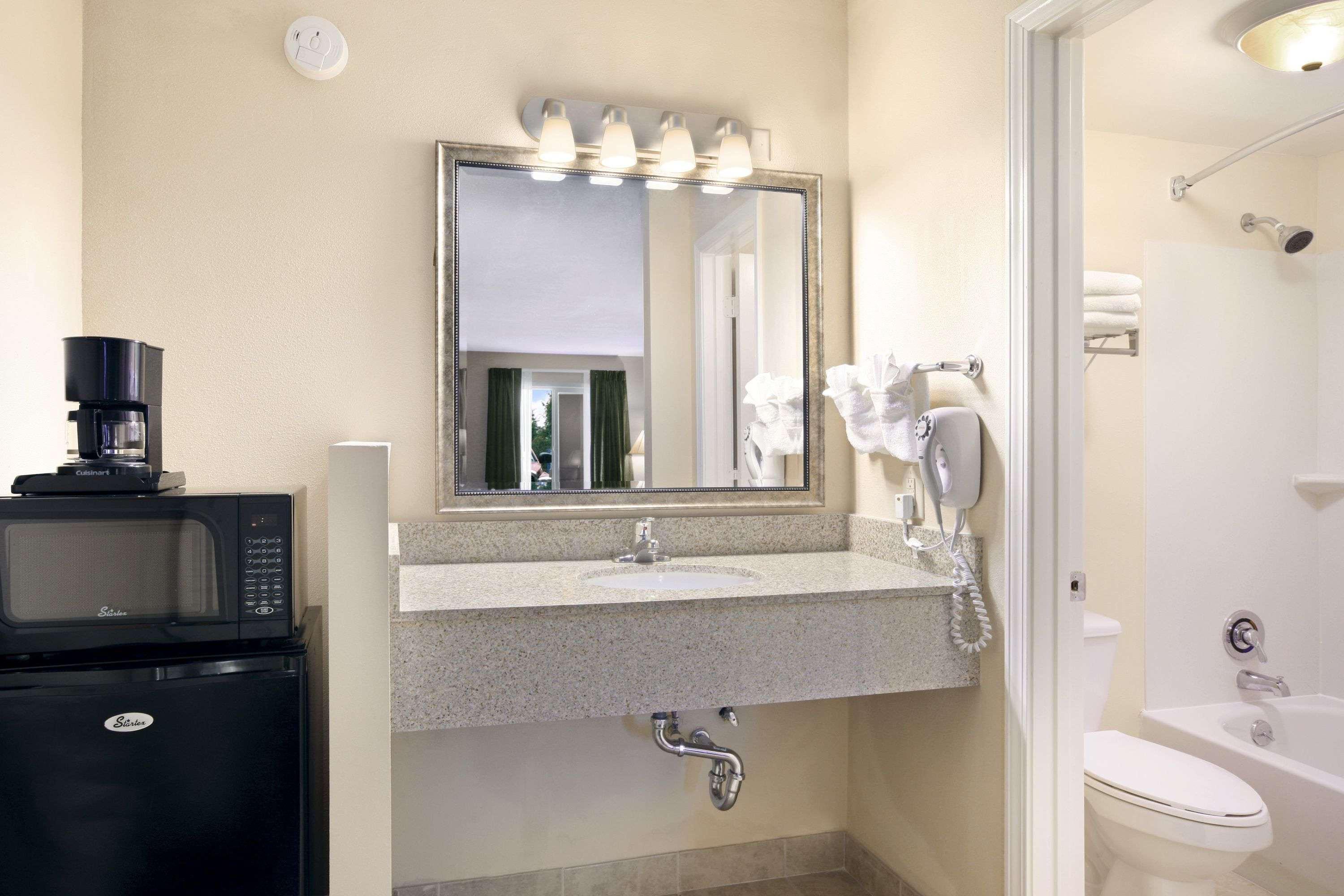Baymont Inn & Suites Chocowinity/Washington 외부 사진