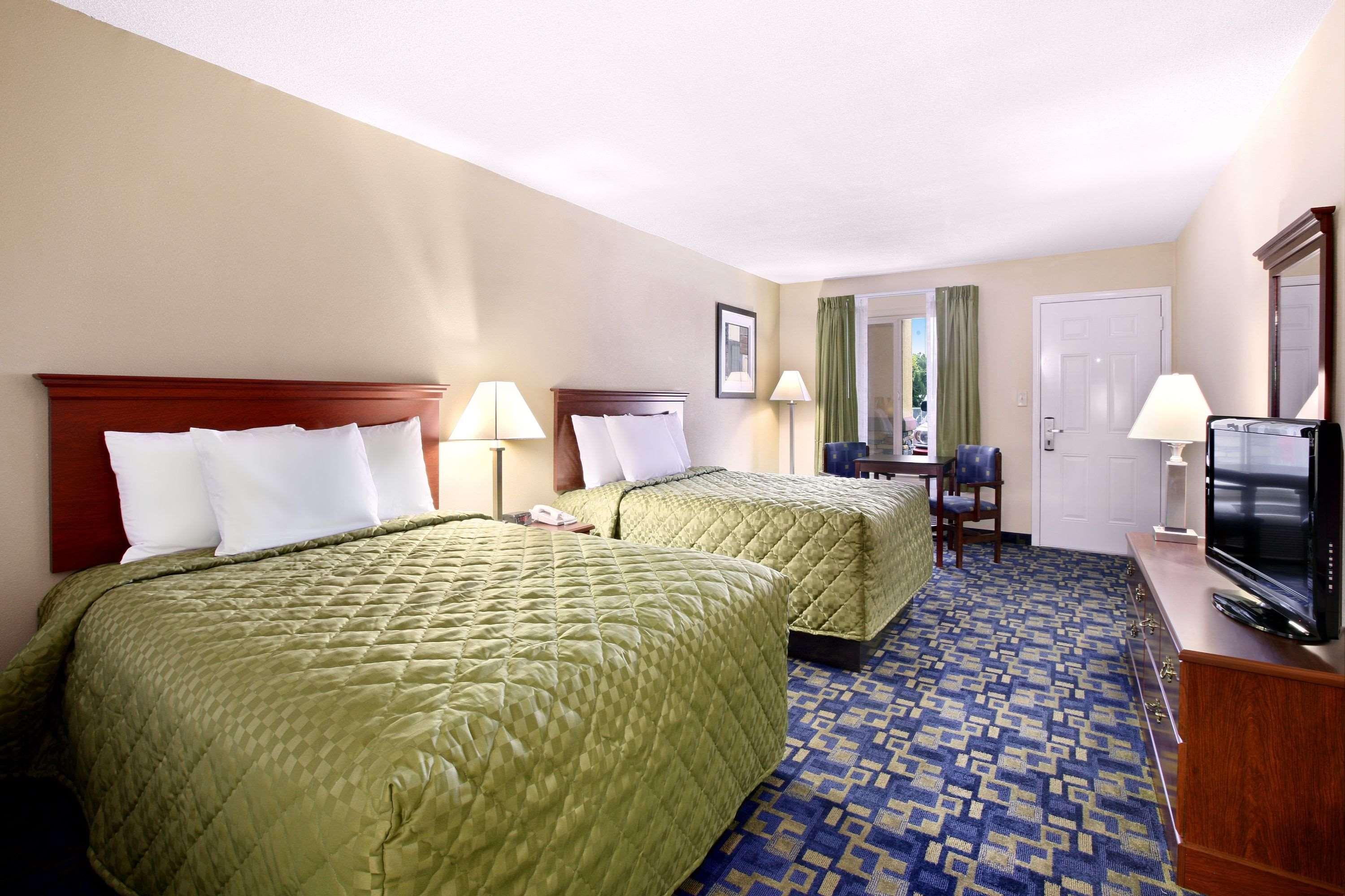 Baymont Inn & Suites Chocowinity/Washington 객실 사진